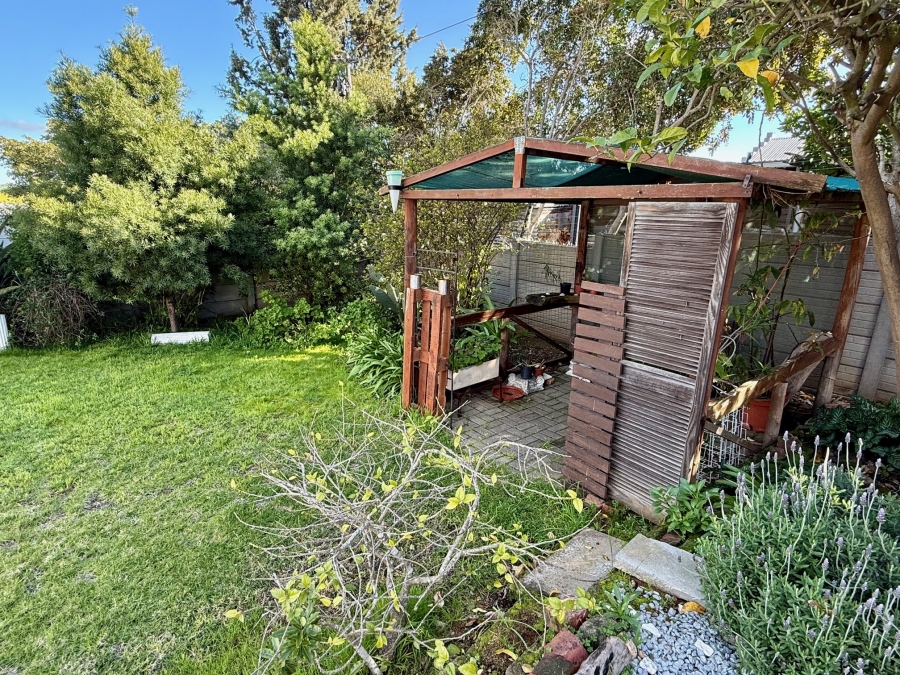 4 Bedroom Property for Sale in Bergzicht Western Cape